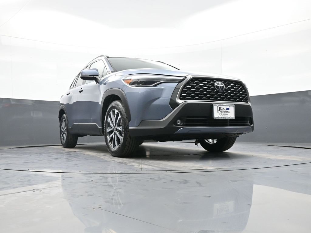 Certified 2023 Toyota Corolla Cross XLE image 28