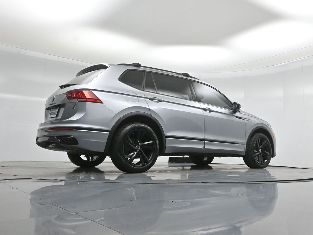Used 2023 Volkswagen Tiguan SE R-Line image 44