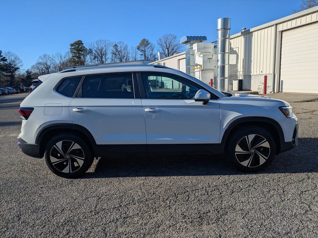 New 2026 Volkswagen Taos SE image 3