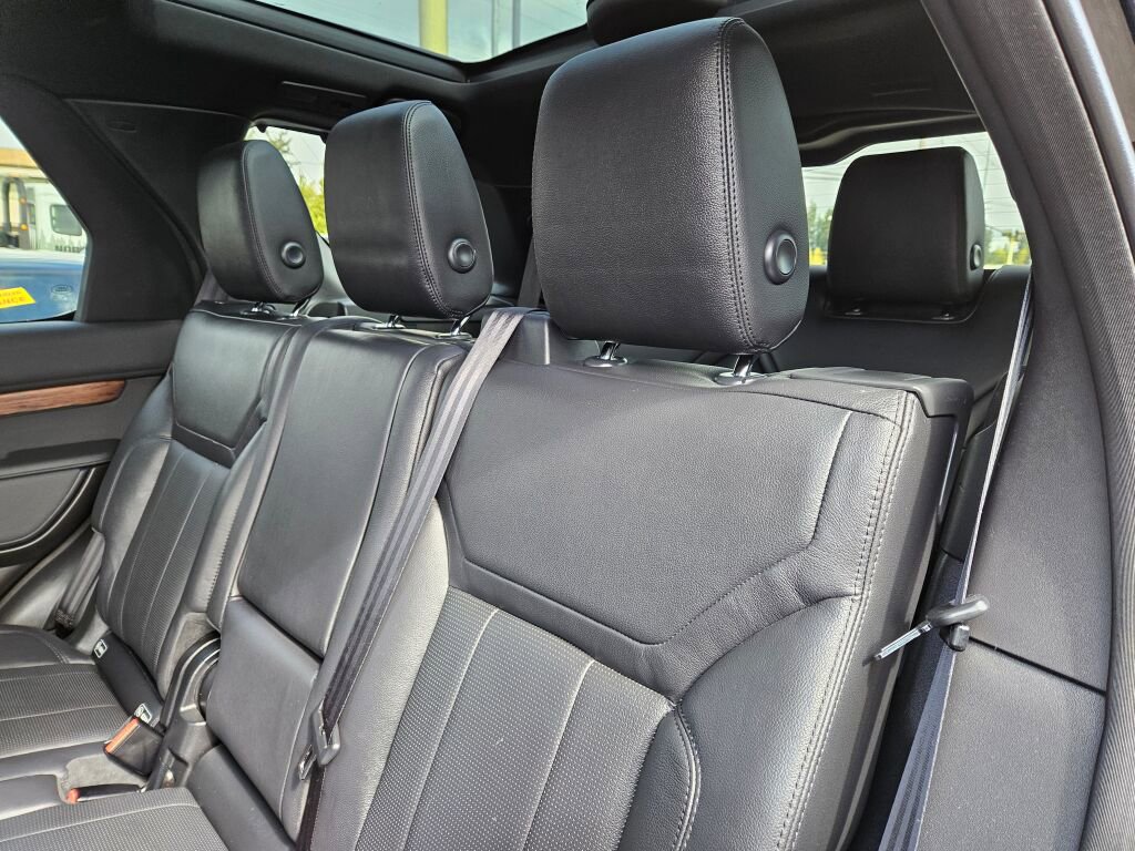 Used 2018 Land Rover Discovery HSE AWD/4WD image 17