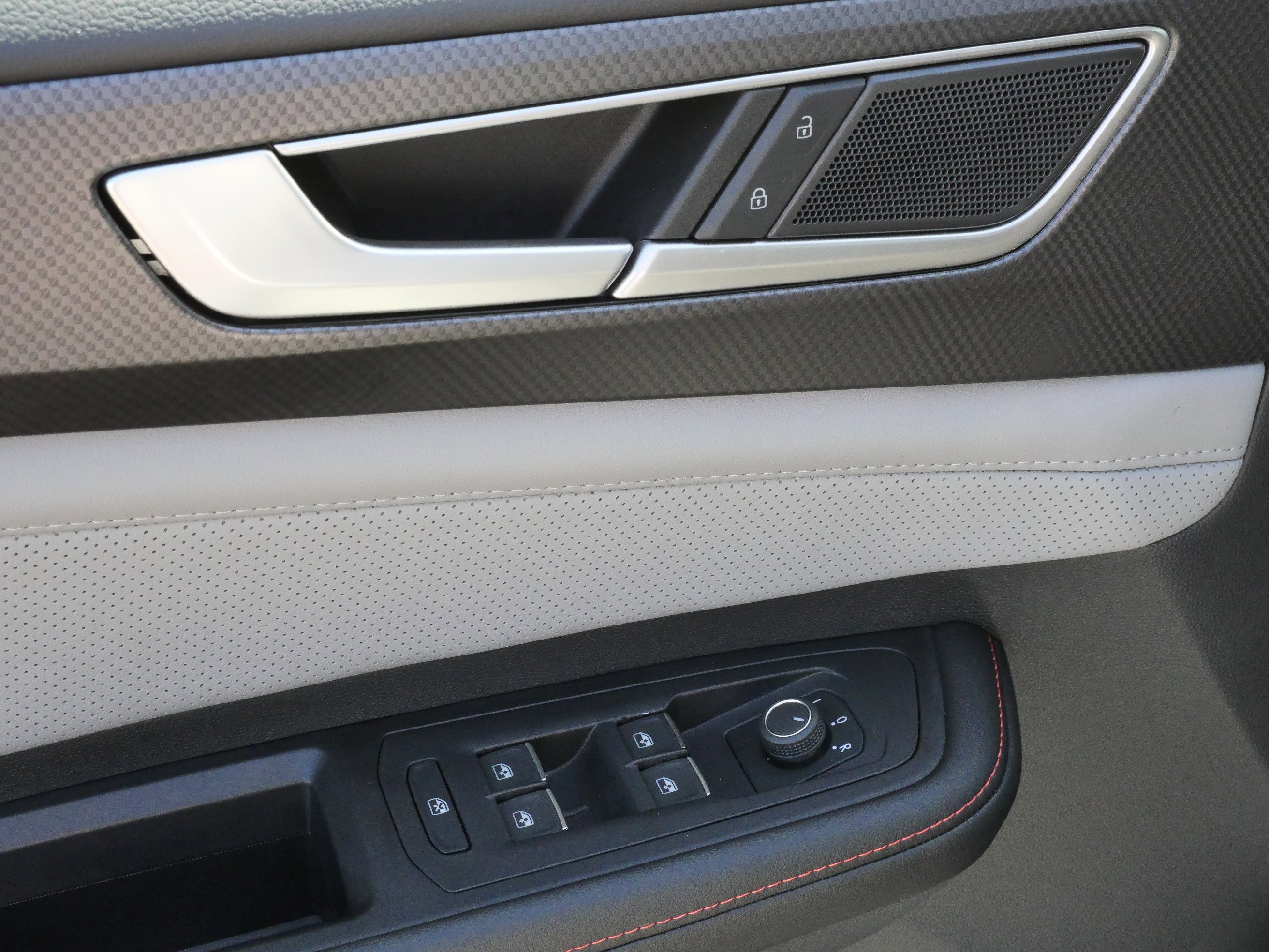Certified 2025 Volkswagen Atlas Peak Edition SE AWD/4WD image 19
