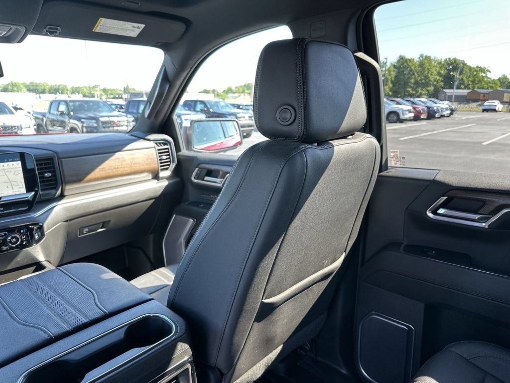 Used 2023 Chevrolet Silverado 1500 High Country AWD/4WD image 11