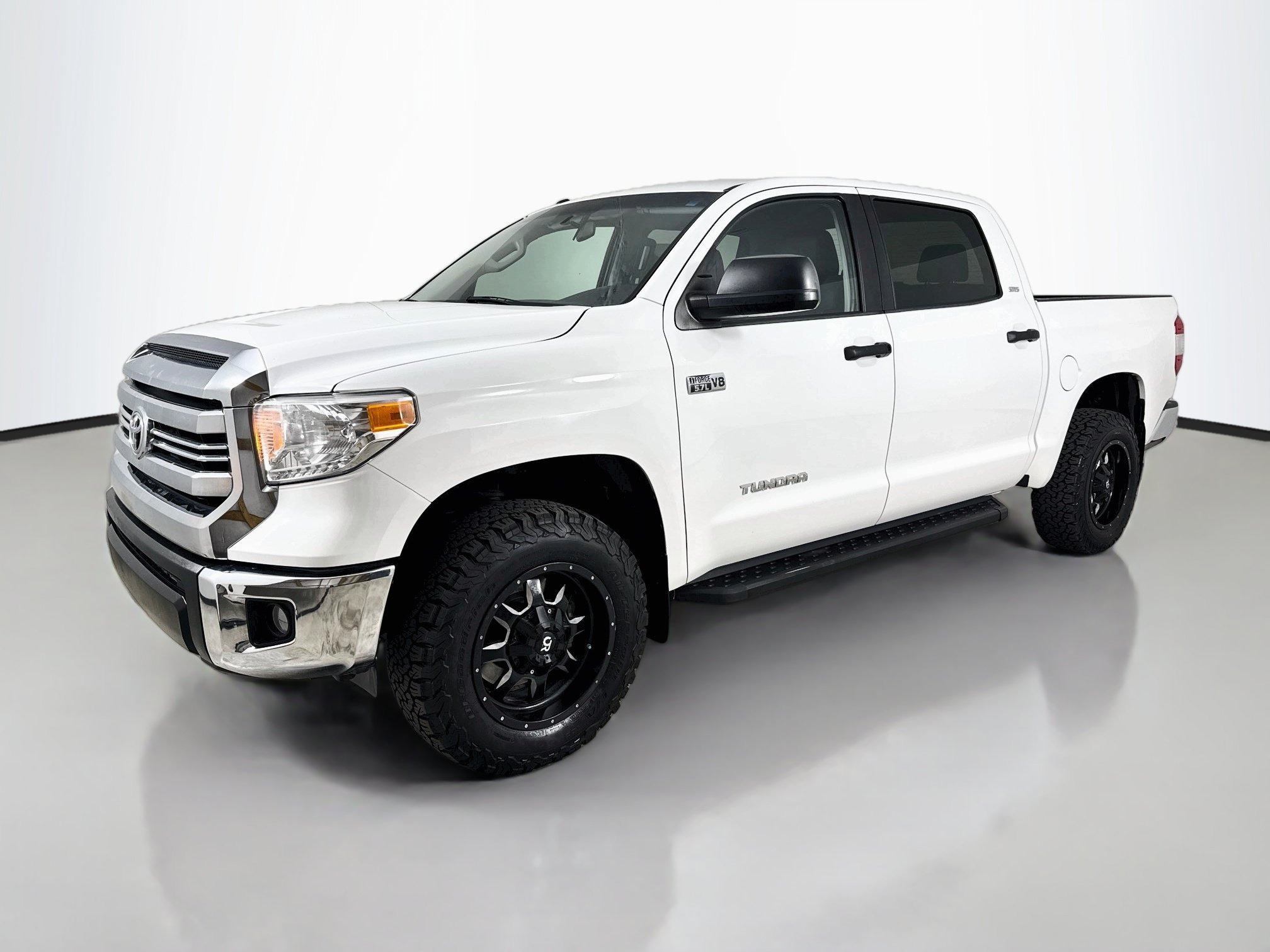 Used 2017 Toyota Tundra SR5 AWD/4WD image 3