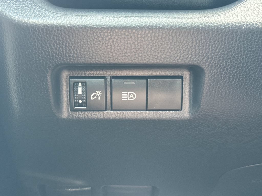 Used 2025 Toyota RAV4 XLE AWD/4WD image 32