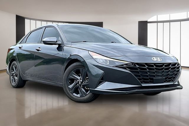 Used 2021 Hyundai Elantra SEL w/ Convenience Package image 3