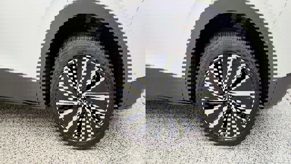 Used 2023 Volkswagen ID.4 Pro S Plus image 9