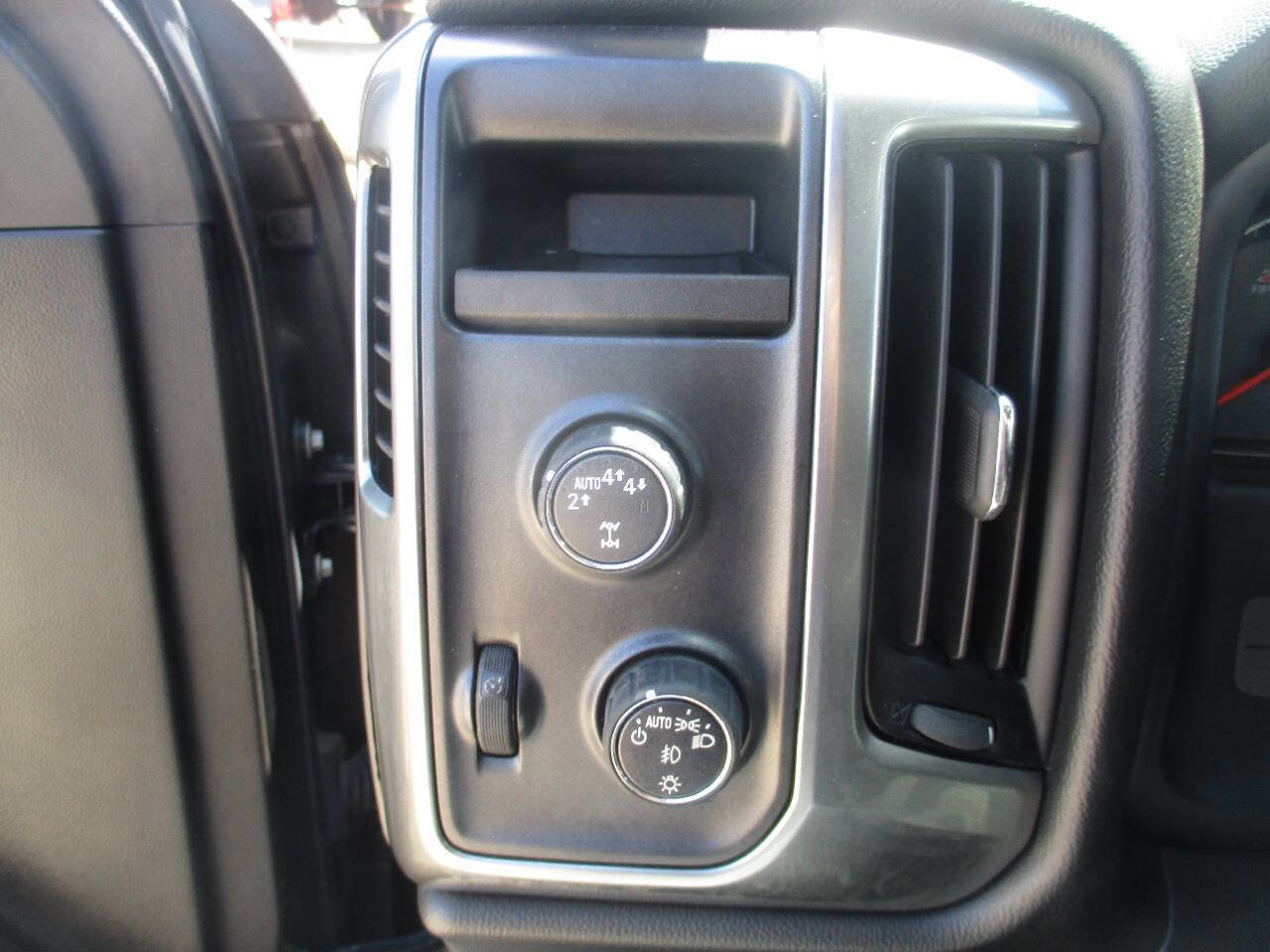 Used 2017 Chevrolet Silverado 1500 LT w/ All Star Edition AWD/4WD image 17