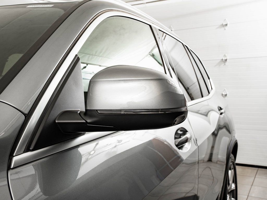 Certified 2025 BMW X5 xDrive40i w/ Climate Comfort Package image 17