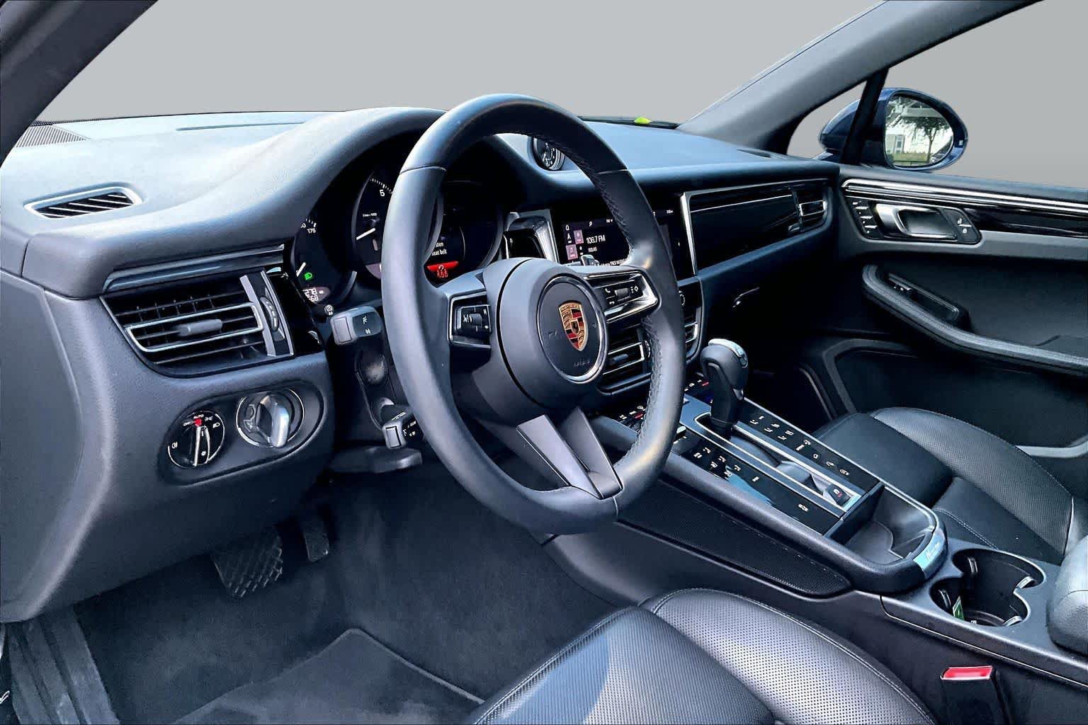 Used 2022 Porsche Macan AWD/4WD image 16