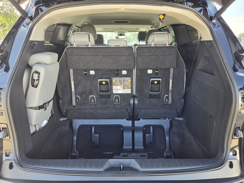 Used 2026 Toyota Sienna XLE FWD image 31
