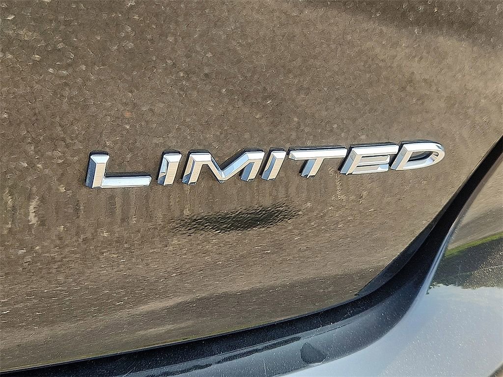 Used 2023 Chrysler Pacifica Limited image 30