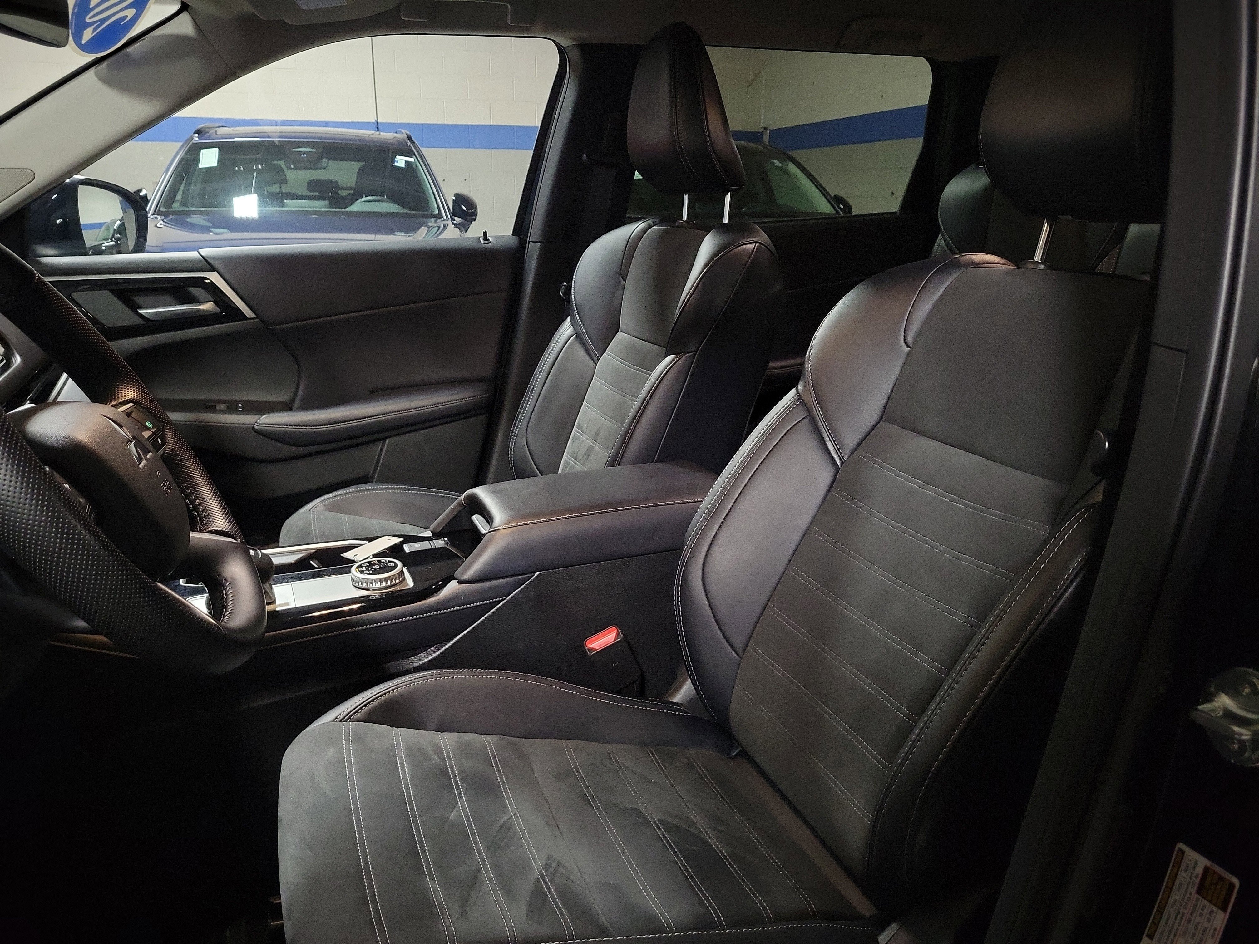 Used 2025 Mitsubishi Outlander SE image 20