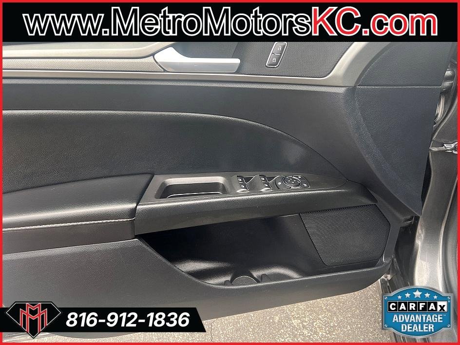 Used 2020 Ford Fusion SE image 19