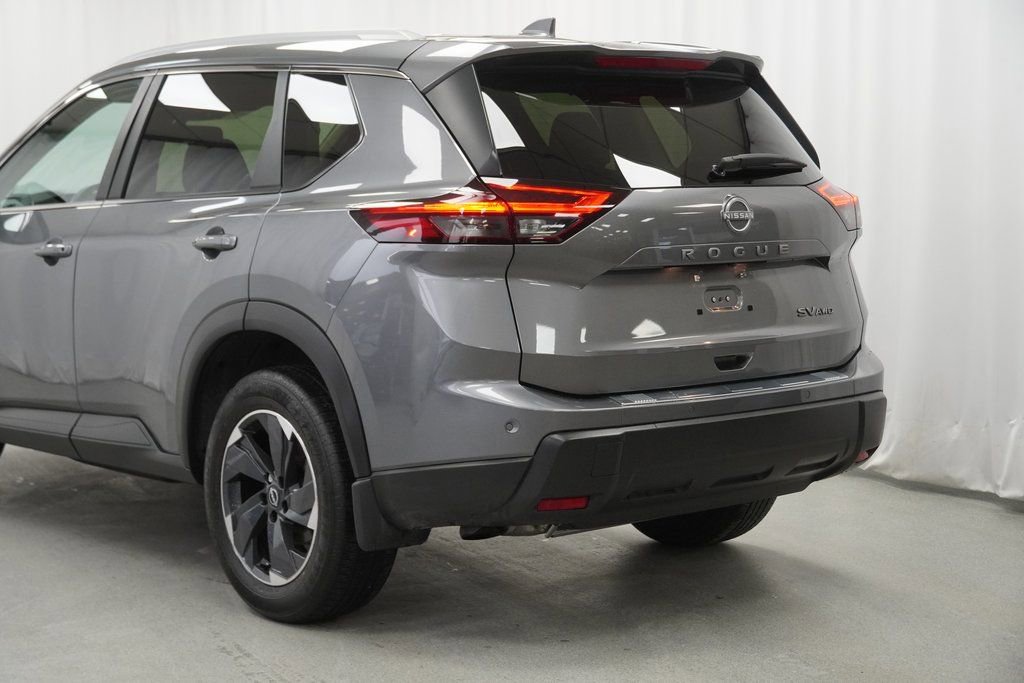 Used 2024 Nissan Rogue SV w/ SV Premium Package image 12