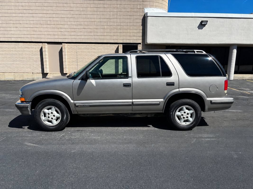Used 1998 Chevrolet Blazer LS w/ Preferred Equipment Group AWD/4WD image 3