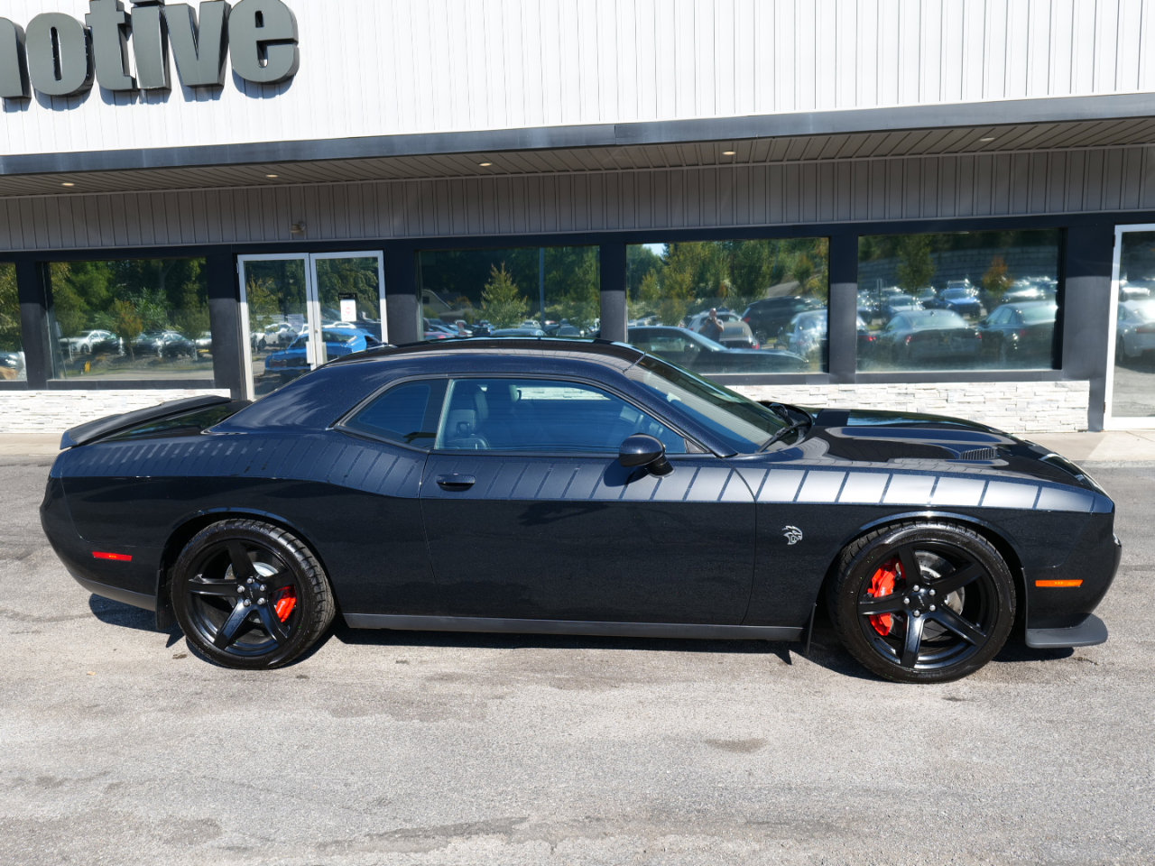 Used 2015 Dodge Challenger SRT Hellcat image 4
