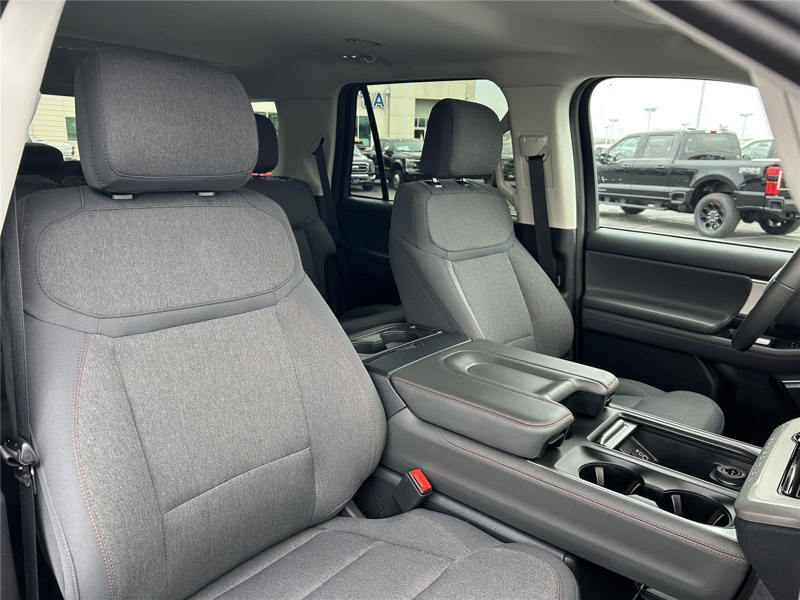 Certified 2025 Ford Expedition Active image 25