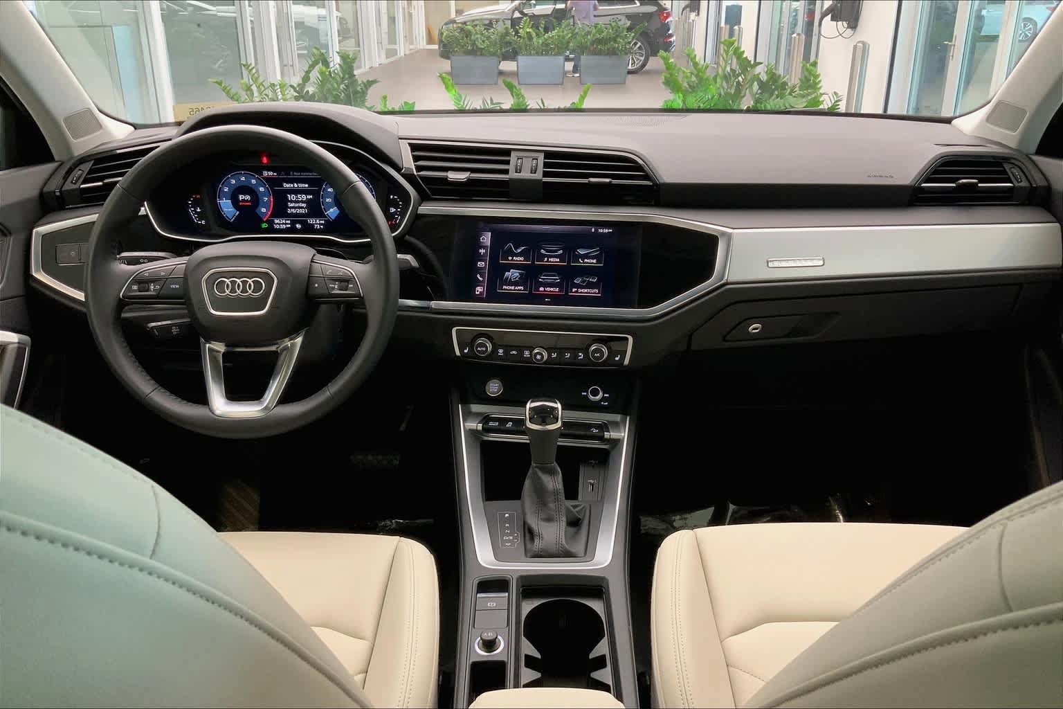 Used 2020 Audi Q3 2.0T Premium w/ Convenience Package AWD/4WD image 16