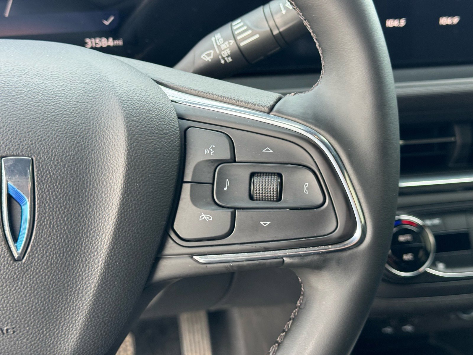 Used 2025 Buick Envista Preferred w/ Convenience I Package image 22