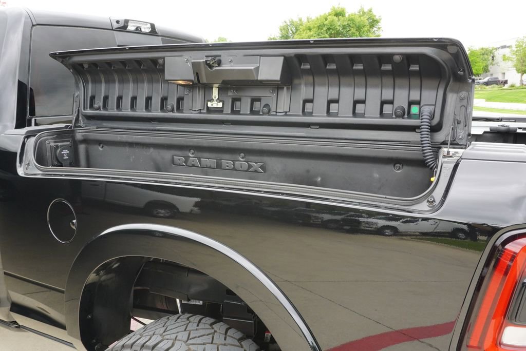 Used 2024 RAM 2500 Limited AWD/4WD image 11