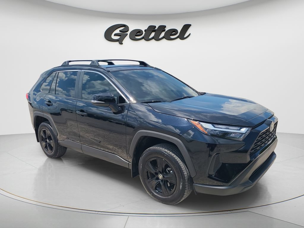 Used 2025 Toyota RAV4 XLE w/ Convenience Package FWD image 3
