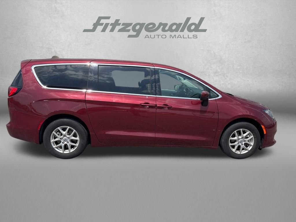 Used 2023 Chrysler Voyager LX FWD image 6