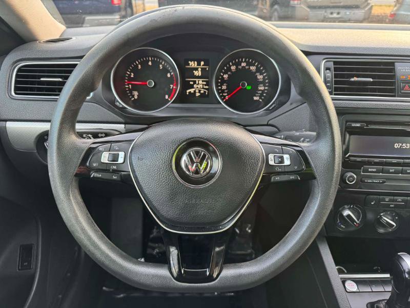 Used 2015 Volkswagen Jetta SE FWD image 19