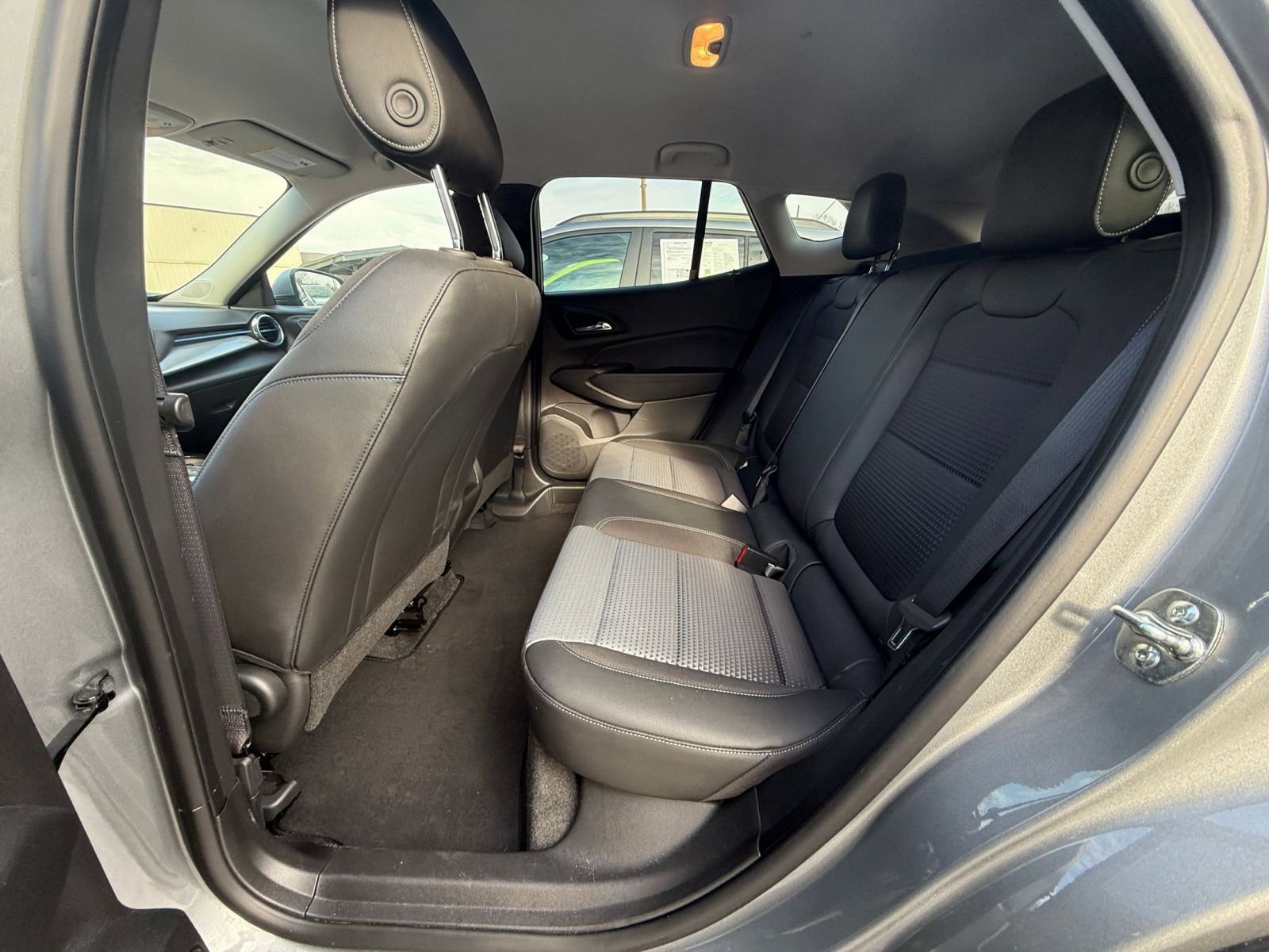 Used 2025 Chevrolet Trax LT w/ LT Convenience Package image 24