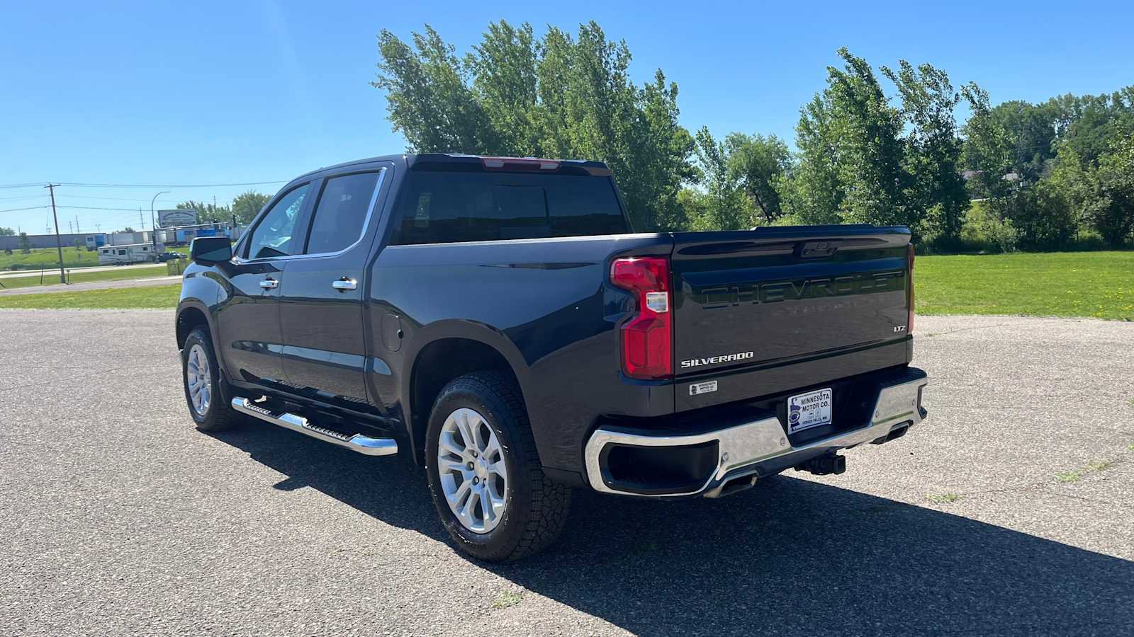 Used 2022 Chevrolet Silverado 1500 LTZ w/ LTZ Premium Package AWD/4WD image 5