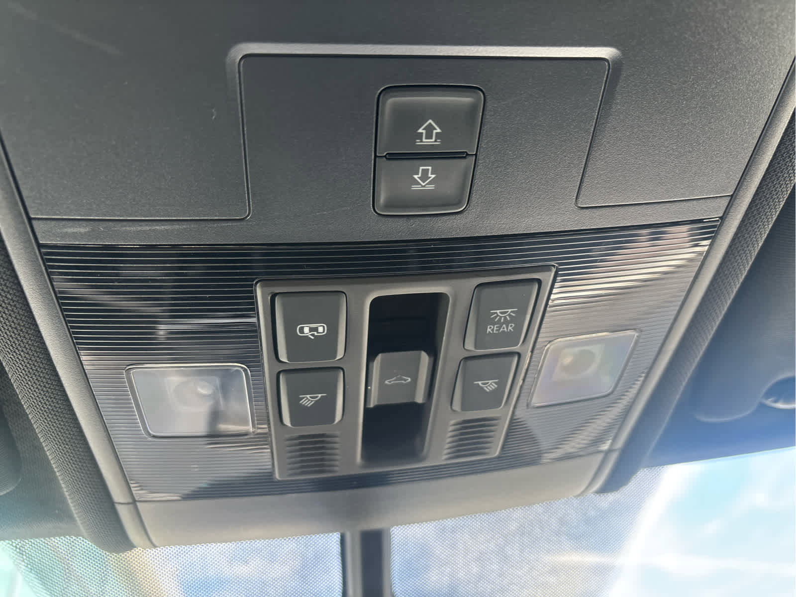 Used 2022 Volkswagen Atlas Cross Sport SE w/ Panoramic Sunroof Package FWD image 12