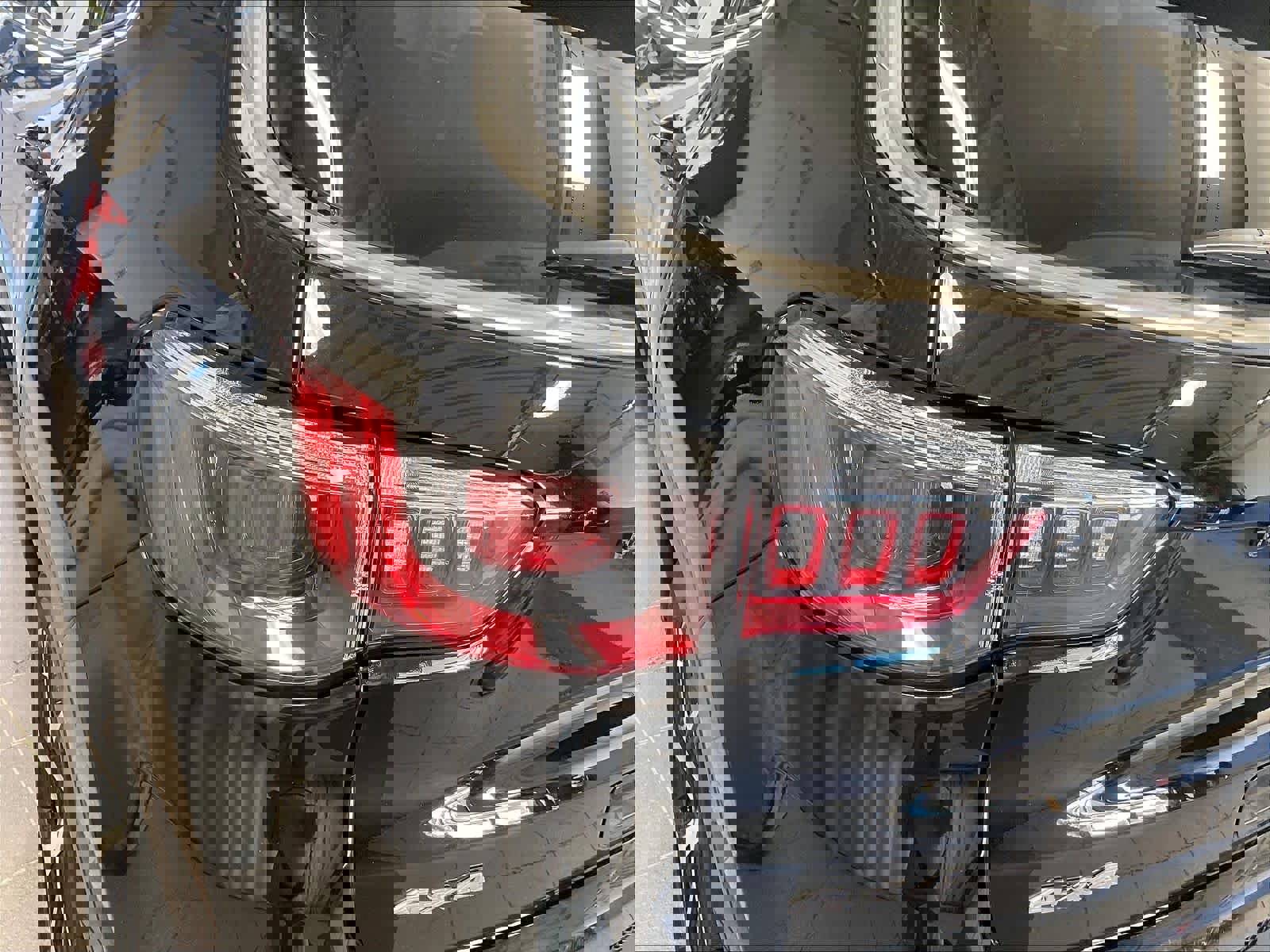 Used 2025 Jeep Compass Limited AWD/4WD image 33