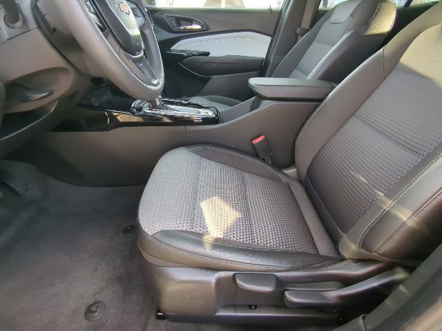 Certified 2025 Chevrolet Trax LT image 13