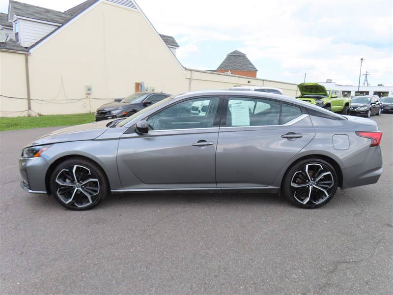 Used 2024 Nissan Altima 2.5 SR FWD image 9