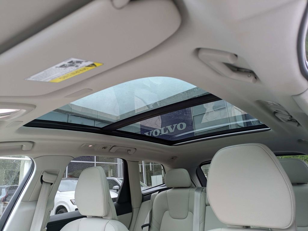Certified 2024 Volvo XC60 B5 Plus w/ Protection Package Premier AWD/4WD image 23