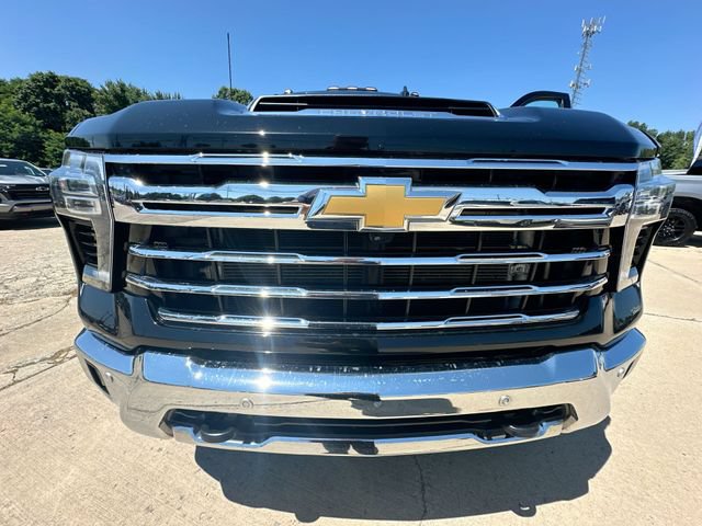 Used 2024 Chevrolet Silverado 3500 LTZ w/ LTZ Plus Package AWD/4WD image 34