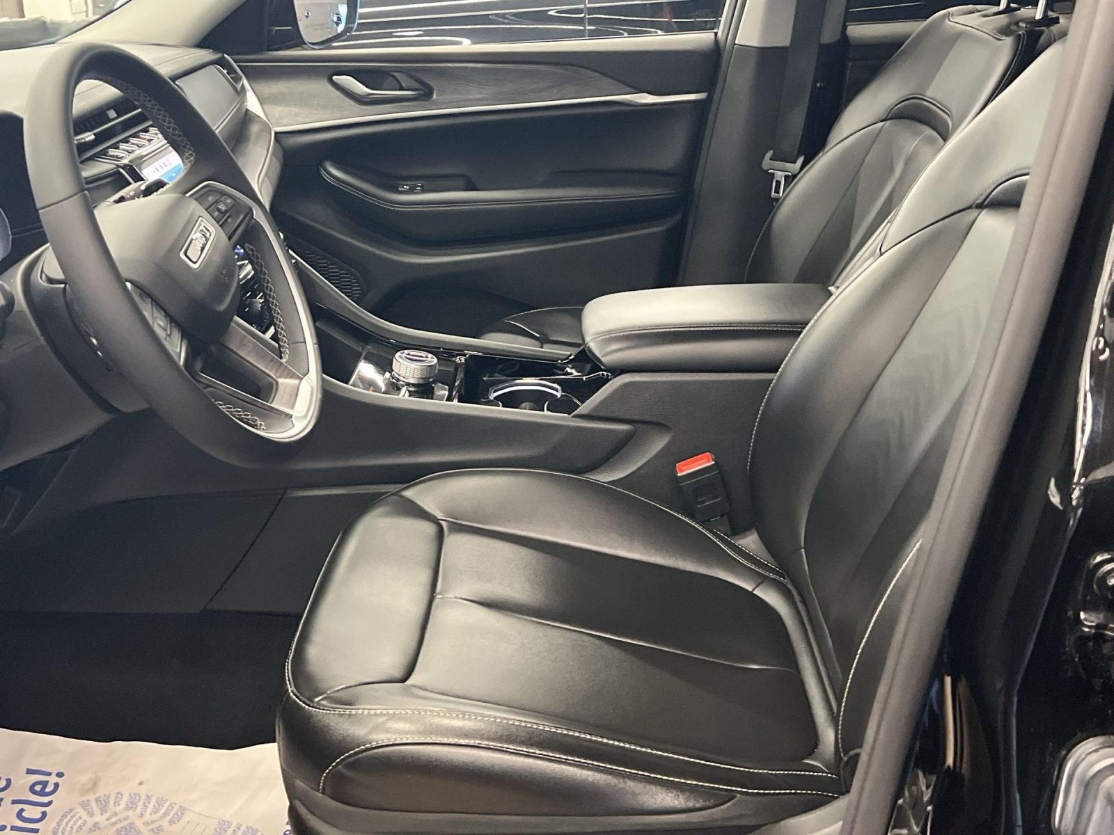 Used 2023 Jeep Grand Cherokee L Limited AWD/4WD image 11