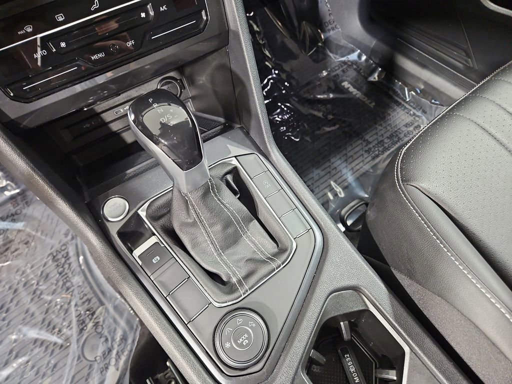 Certified 2024 Volkswagen Tiguan SE w/ Panoramic Sunroof Package image 27