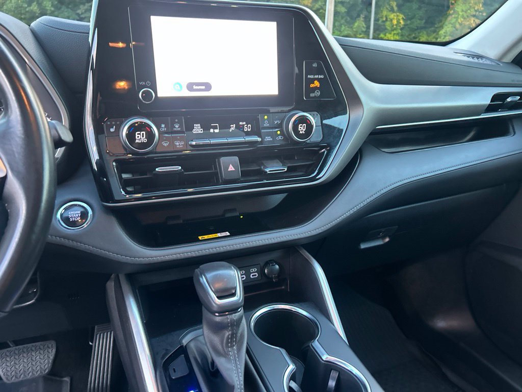 Used 2023 Toyota Highlander XLE AWD/4WD image 19