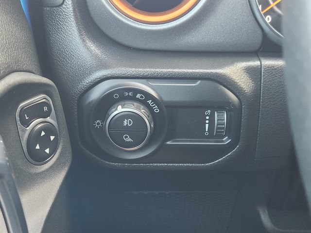 Used 2023 Jeep Gladiator Mojave AWD/4WD image 24