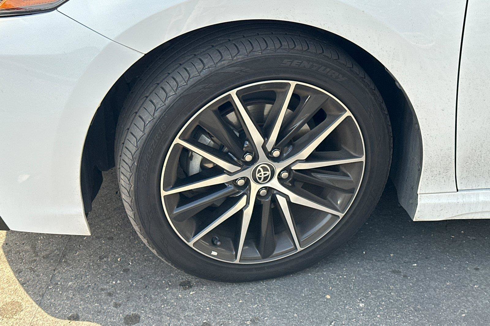 Used 2021 Toyota Camry SE image 6