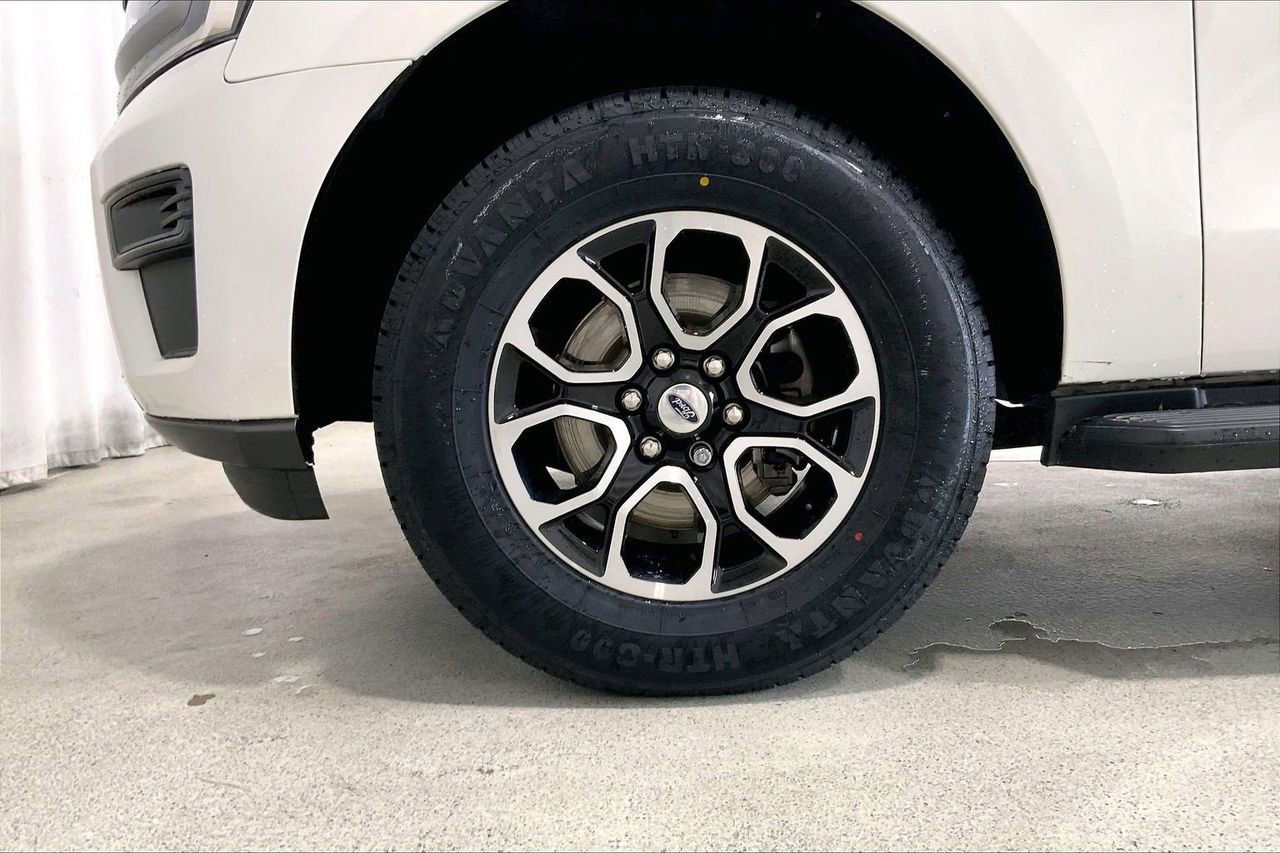Certified 2024 Ford Expedition XLT RWD image 8
