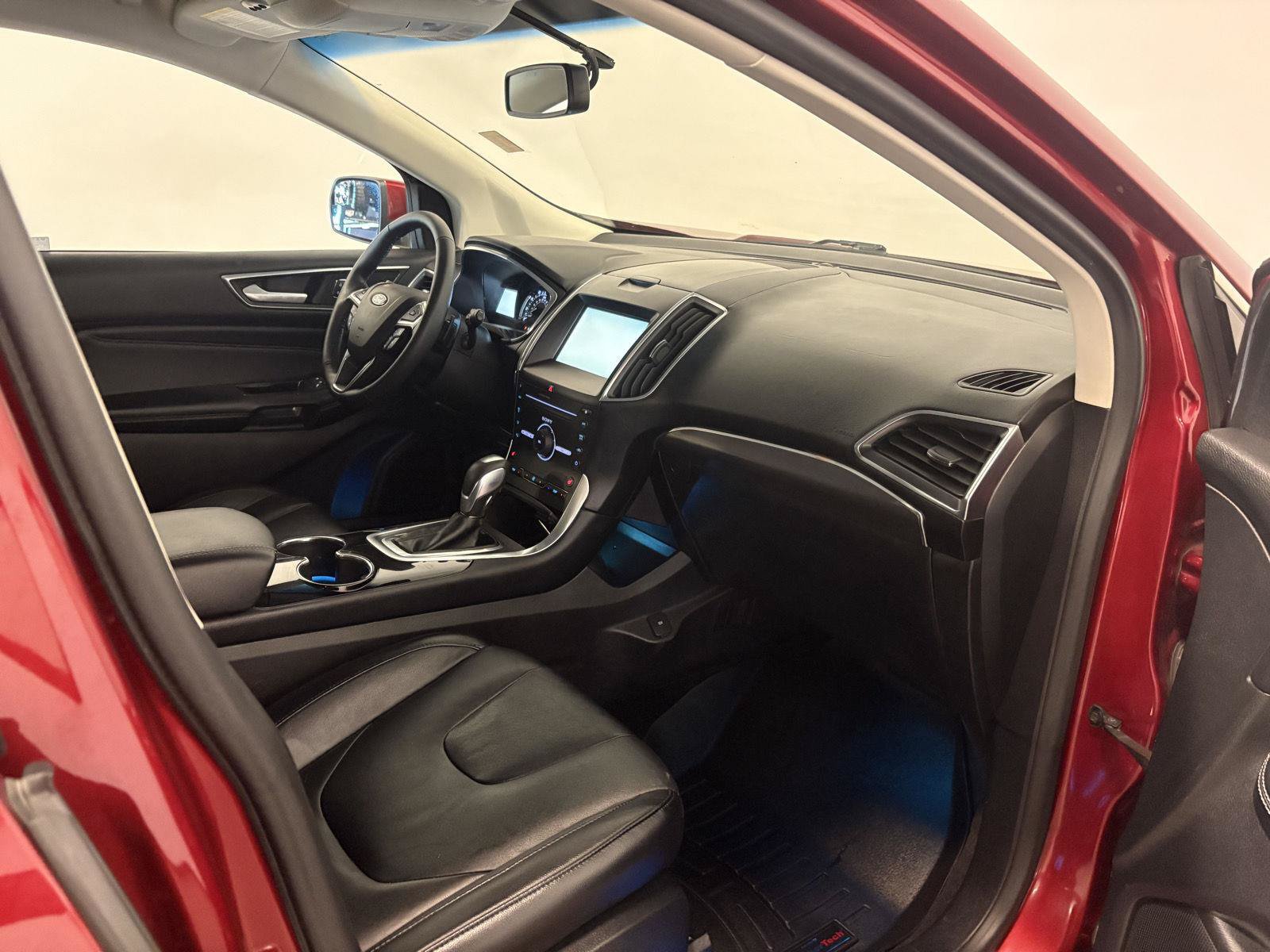 Used 2015 Ford Edge Titanium AWD/4WD image 46