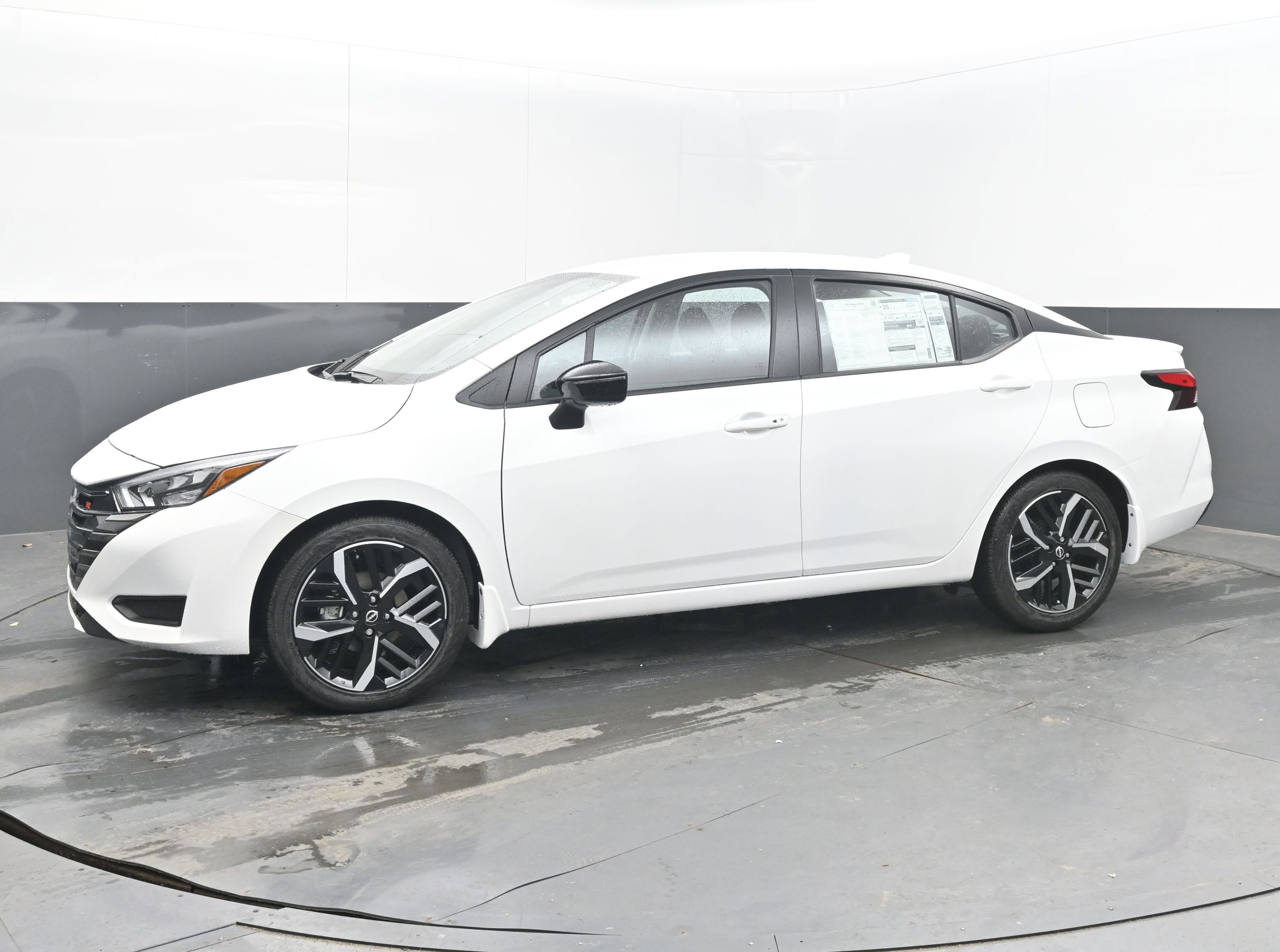 New 2025 Nissan Versa SR image 4