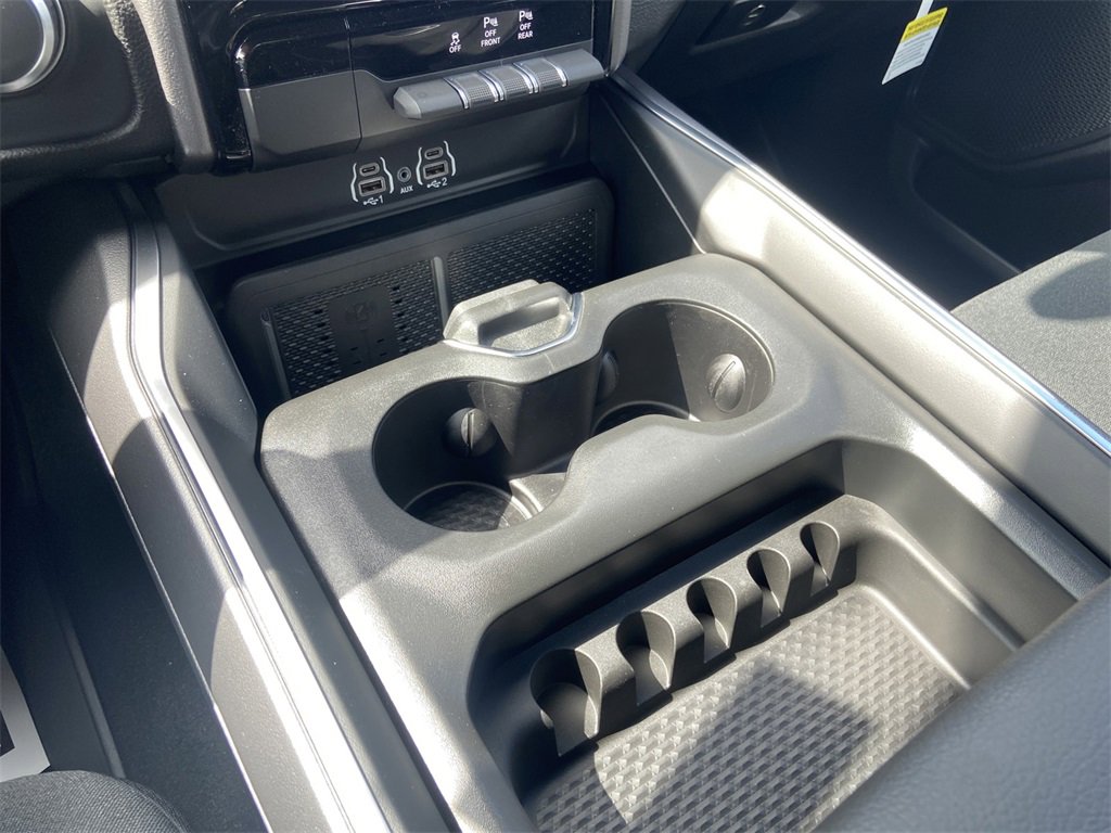 New 2026 RAM 1500 4x4 Crew Cab image 21