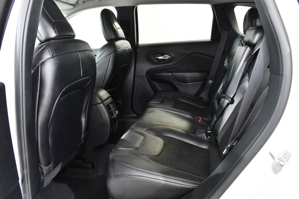 Used 2022 Jeep Cherokee Trailhawk w/ Comfort/Convenience Group AWD/4WD image 16