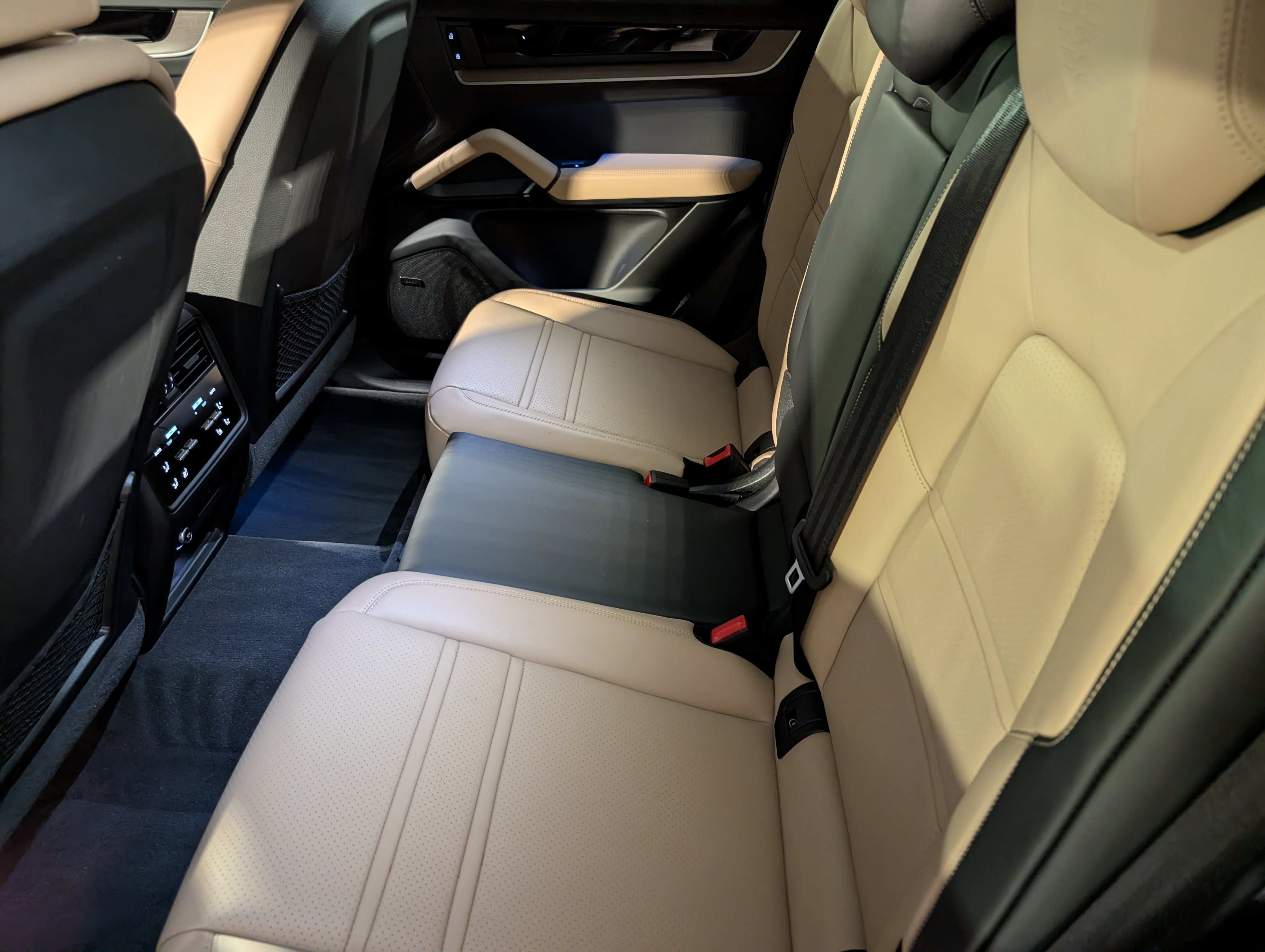 Certified 2025 Porsche Cayenne Coupe image 23