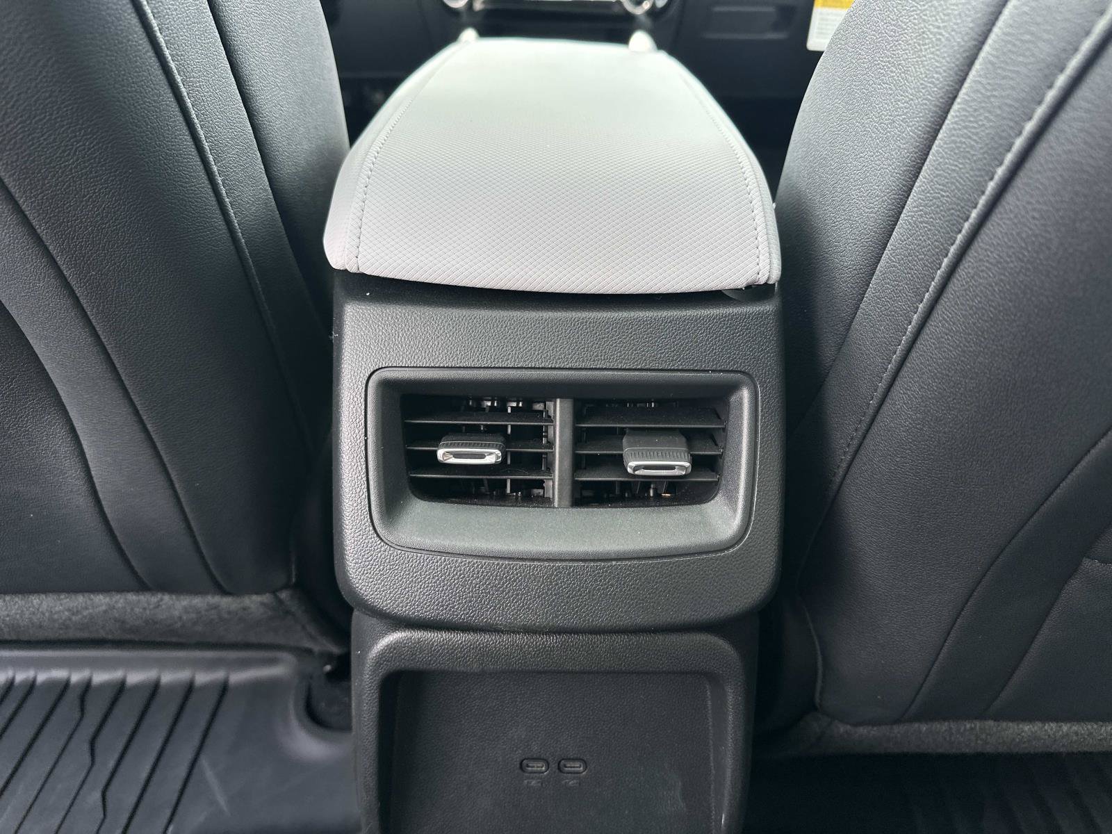 Used 2026 Chevrolet Equinox EV LT FWD image 13