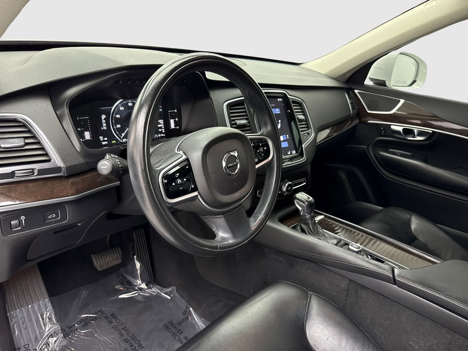 Used 2019 Volvo XC90 T5 Momentum w/ Protection Package Premier FWD image 18