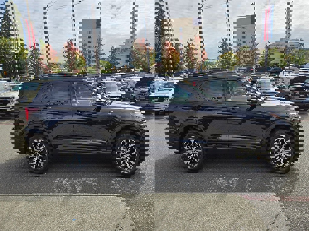 New 2025 Ford Explorer ST-Line image 4