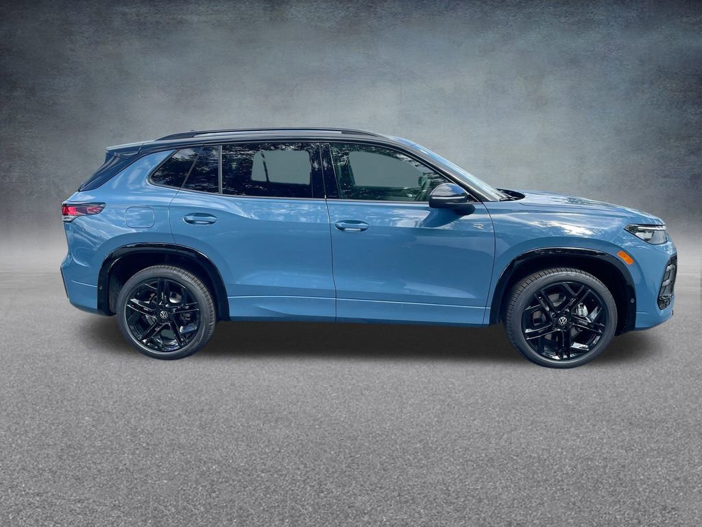 New 2025 Volkswagen Tiguan SE R-Line image 32